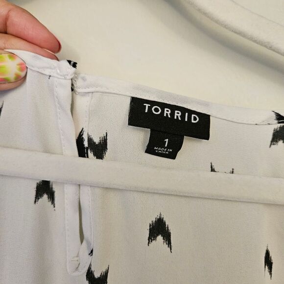 Torrid Ruffle Sleeve Blouse - Picture 3 of 6